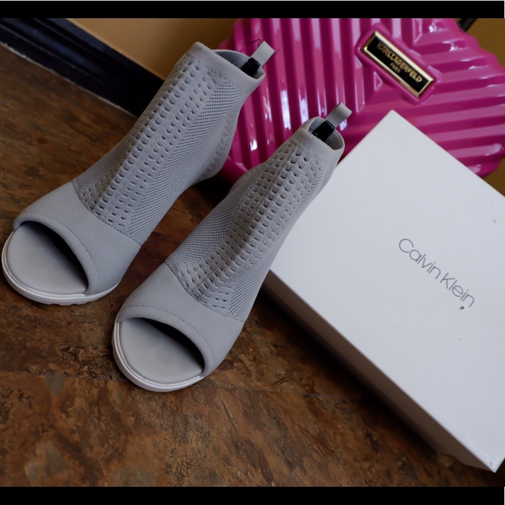 Calvin Klein - Picture 4 of 4